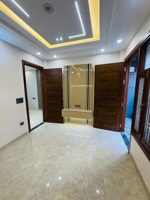 Room in 3 BHK Builder Floor at Uttam Nagar – for Sale