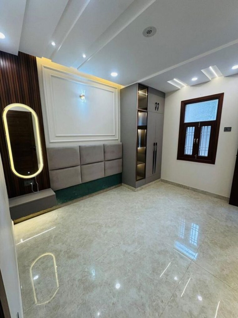 Room, uttam nagar 3 Bedroom 100 Sq.Yd. Builder Floor In Uttam Nagar Delhi 10511379