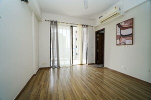 Room in 3 BHK Apartment at Godrej Oasis, Sector 88a – for Sale