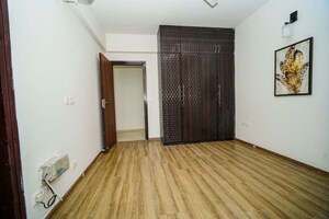 Room in 3 BHK Apartment at Godrej Oasis, Sector 88a – for Sale
