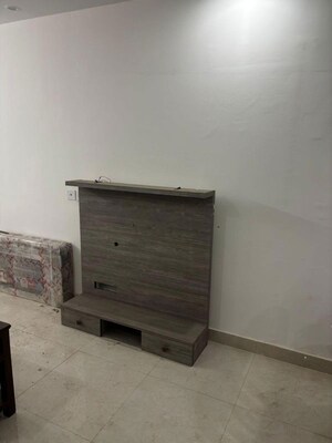 Room in 2 BHK Apartment at Signature Global Prime, Sector 63a – for Rent