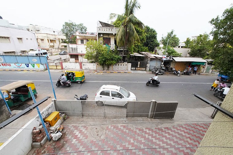  Parking, maninagar 3 Bedroom 140 Sq.Yd. Apartment In Maninagar Ahmedabad 10511498