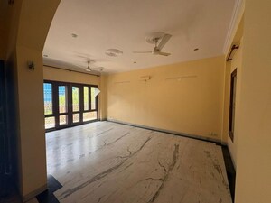 Room in 3 BHK Apartment at South City 1 – for Rent