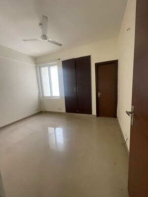 Room in 3 BHK Apartment at Ramprastha City The Atrium, Sector 37d – for Rent