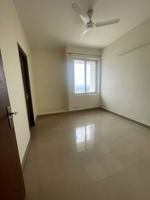 Room in 3 BHK Apartment at Ramprastha City The Atrium, Sector 37d – for Rent