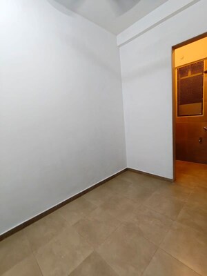 Room in 3 BHK Apartment at Nahar Barberry Bryony, Chandivali – for Rent