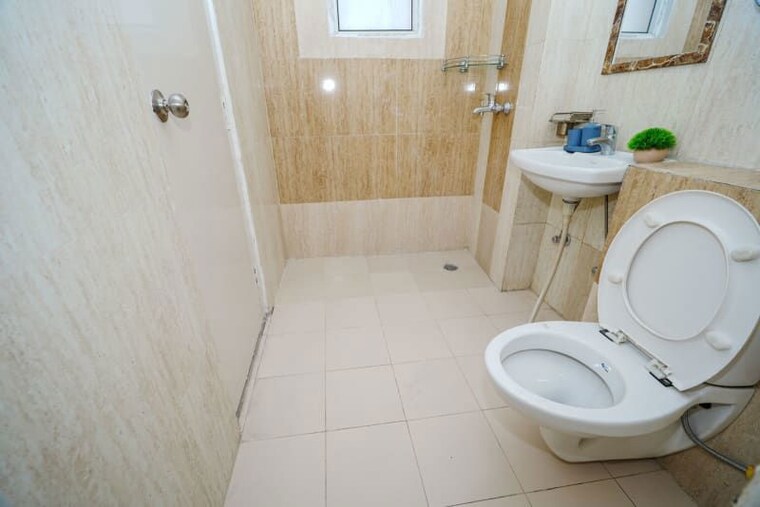Bathroom, dwarkadhish-homes 3.5 Bedroom 1825 Sq.Ft. Apartment In Sector 84 Gurgaon 10511587