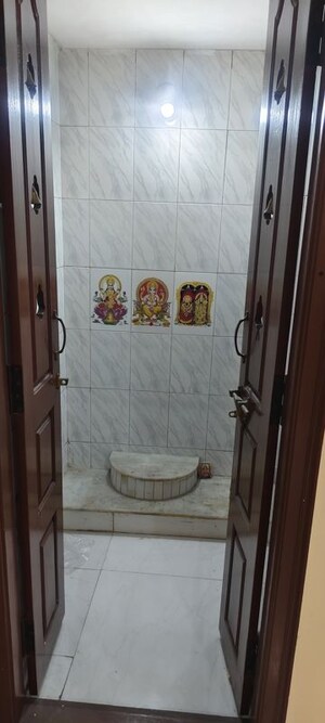 Bathroom in 1 BHK Builder Floor at Jeevan Bima Nagar – for Rent