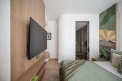 4 BHK + Prayer Room,Servant Room,Study Room,Extra Room,Basement,Store Room Apartment For Rent in Piramal Mahalaxmi