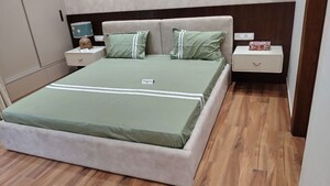 Bedroom in 3 BHK Builder Floor at BPTP Amstoria, Sector 102 – for Sale