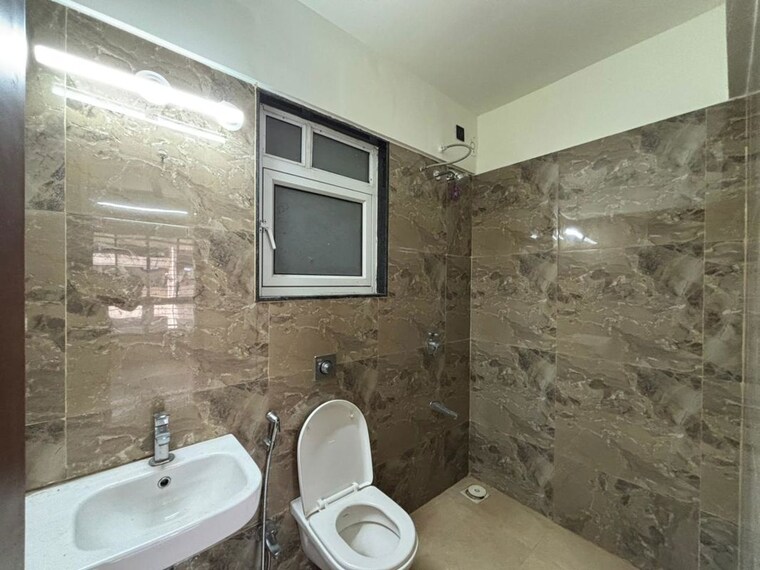 Bathroom, puravankara-silversands 3 Bedroom 1200 Sq.Ft. Apartment In Mundhwa Pune 10511696