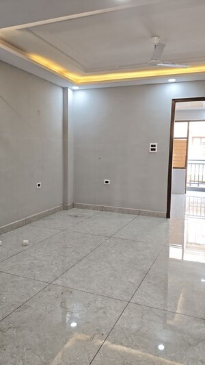 Room in 3 BHK Builder Floor at RPS Palm Drive, Sector 88 – for Rent