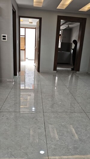 Building Lobby in 3 BHK Builder Floor at RPS Palm Drive, Sector 88 – for Rent