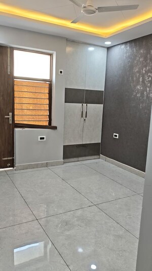 Bathroom in 3 BHK Builder Floor at RPS Palm Drive, Sector 88 – for Rent