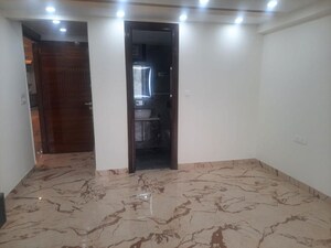 Room in 3 BHK Builder Floor at Sector 22 – for Rent