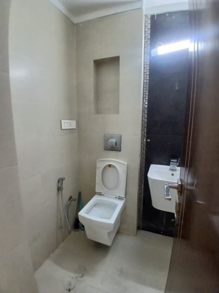 Bathroom, dwarka 3 Bedroom 1850 Sq.Ft. Apartment In Dwarka Delhi 10511723