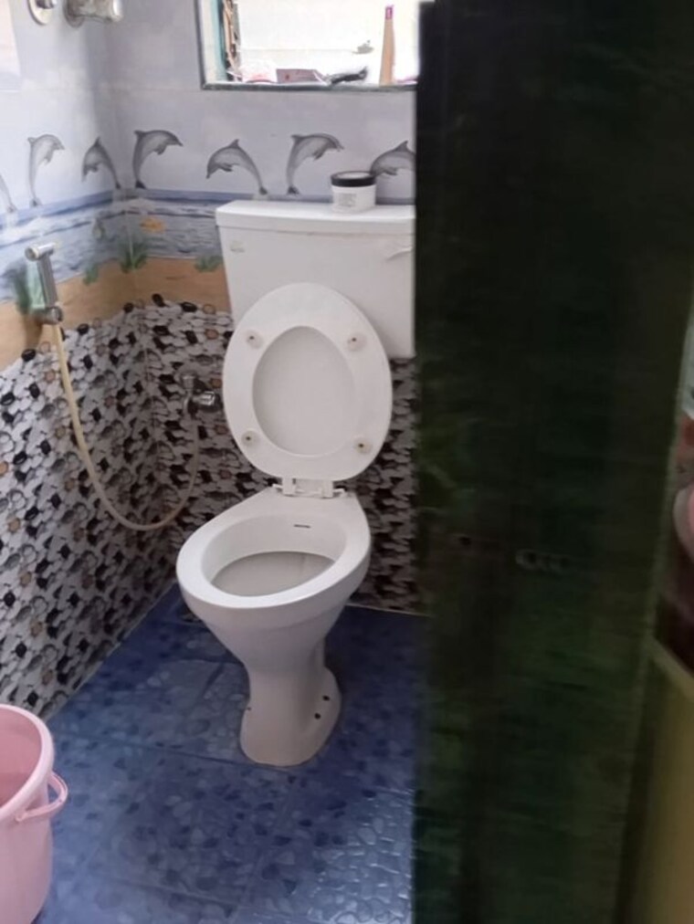 Bathroom, andheri east 1.5 Bedroom 450 Sq.Ft. Apartment In Andheri East Mumbai 10511712