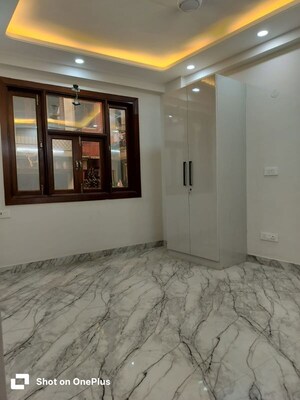 Room in 4 BHK Builder Floor at Khirki Extension – for Rent