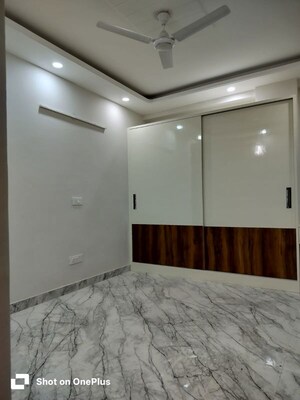 Room in 4 BHK Builder Floor at Khirki Extension – for Rent