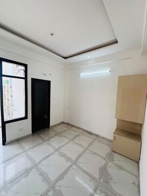 Room in 3 BHK Builder Floor at Prem Apartment, Pir Machalla – for Sale