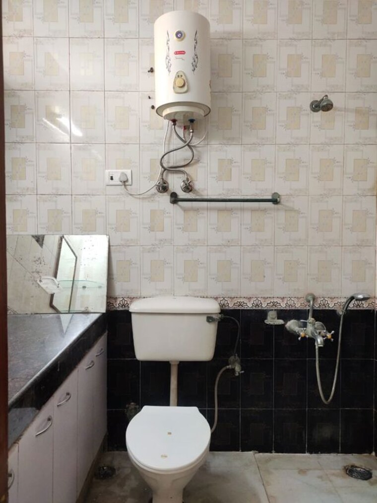 Bathroom, dwarka 3 Bedroom 1500 Sq.Ft. Apartment In Dwarka Delhi 10511775