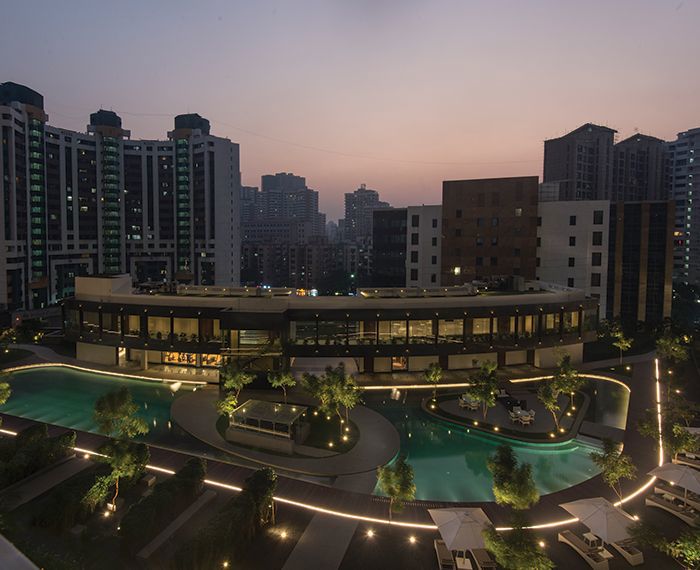 5 BHK + Prayer Room,Servant Room,Study Room 5600 Sq.Ft. Apartment in Windsor Grande Residences