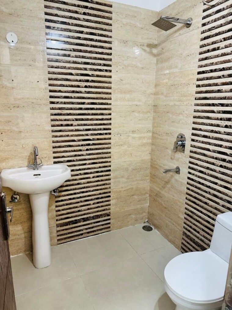 Bathroom, guru-nanak-enclave 3 Bedroom 1050 Sq.Ft. Builder Floor In Dhakoli Zirakpur 10511803