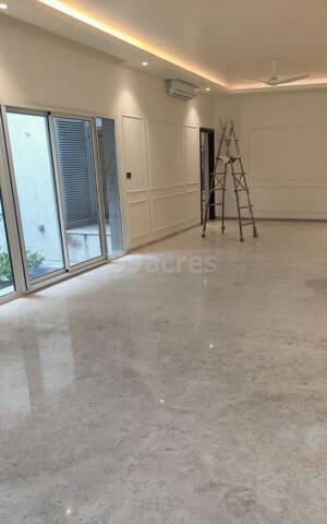 Room in 4 BHK Builder Floor at Sector 23 – for Rent