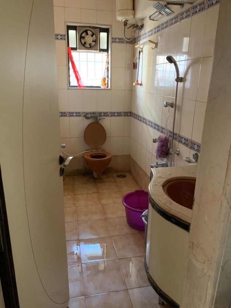Bathroom, bandra west 2 Bedroom 1000 Sq.Ft. Apartment In Bandra West Mumbai 10511841