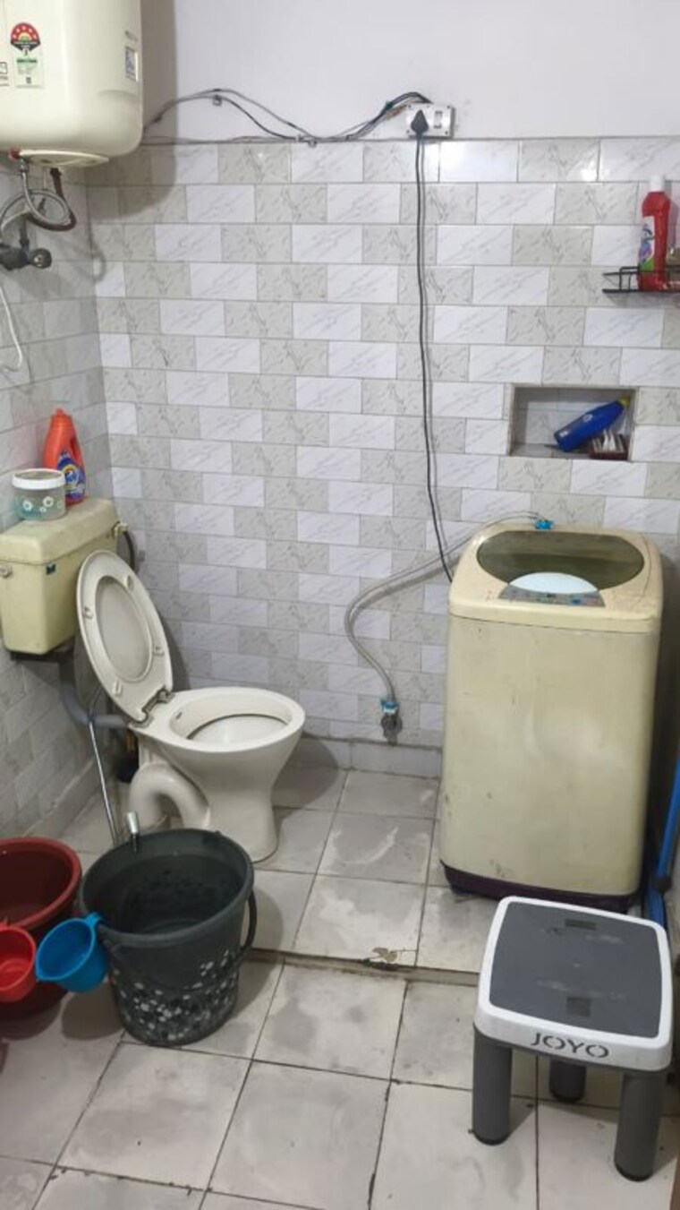 Bathroom, sector 23 2 Bedroom 1200 Sq.Ft. Villa In Sector 23 Gurgaon 10511883