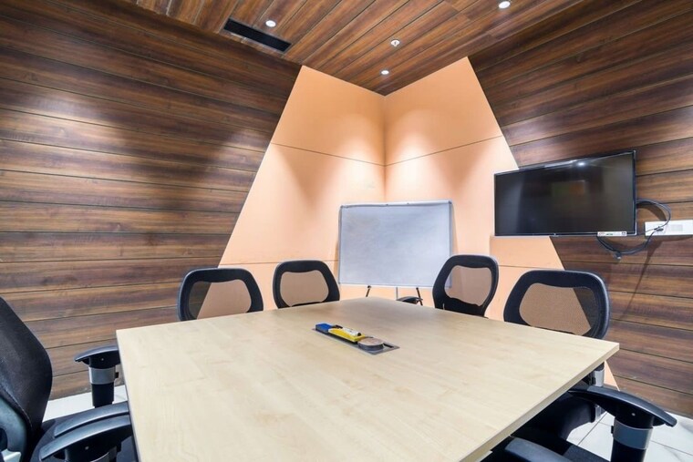 Team Area, mg road Commercial Office Space 2000 Sq.Ft. In Mg Road Indore 10511902