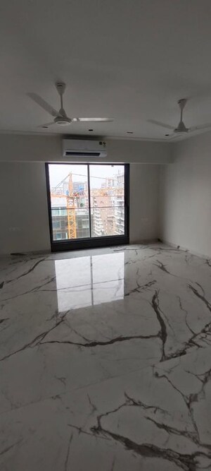 Room in 2 BHK Apartment at Maya Apartment Bandra, Khar West – for Rent