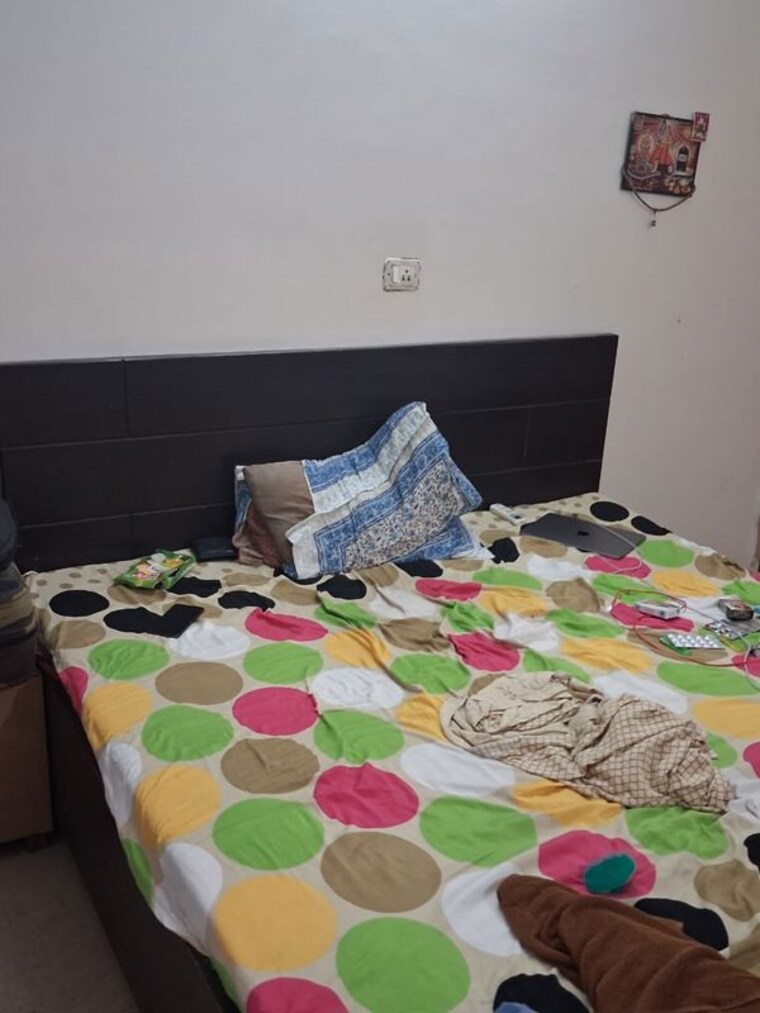 Bedroom, sector 122 6 Bedroom 112 Sq.Mt. Independent House In Sector 122 Noida 10511933