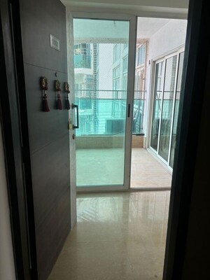 Room in 3 BHK Apartment at Lokhandwala Whispering Palms, Kandivali East – for Rent