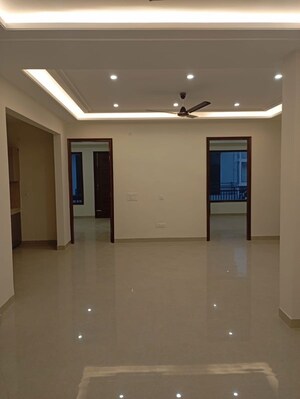 Room in 3 BHK Builder Floor at Aerocity – for Rent