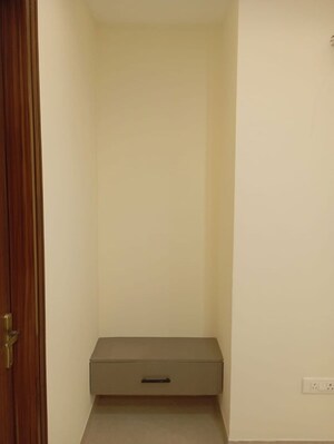 Furnished Amenities in 3 BHK Builder Floor at Aerocity – for Rent