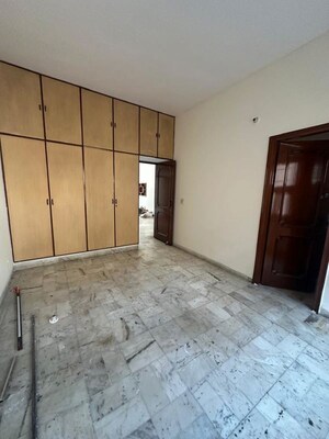 Room in 3 BHK Builder Floor at Phase 11 – for Rent