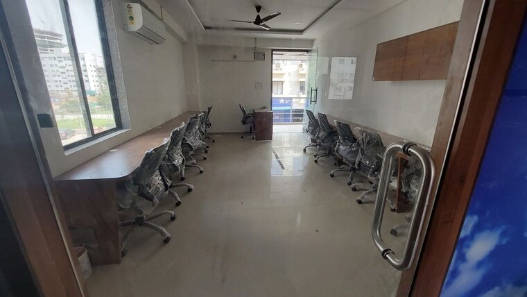  Parking, alkapuri Commercial Office Space 450 Sq.Ft. In Alkapuri Vadodara 10511983