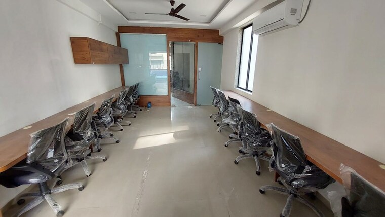 Team Area, alkapuri Commercial Office Space 450 Sq.Ft. In Alkapuri Vadodara 10511983