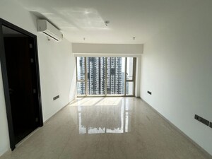Room in 3 BHK Apartment at Worli – for Rent