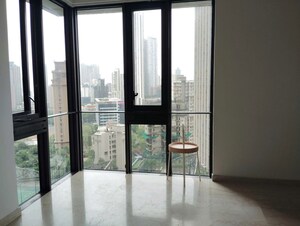 Room in 3 BHK Apartment at Worli – for Rent