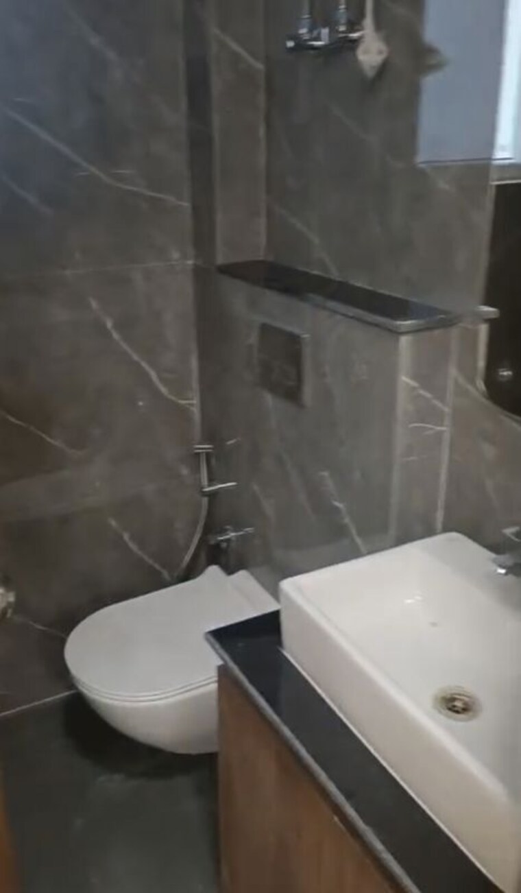 Attached Bathroom, sector 39 3 Bedroom 1650 Sq.Ft. Builder Floor In Sector 39 Gurgaon 10511991