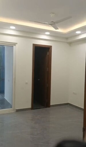 Room in 3 BHK Builder Floor at Sector 39 – for Rent