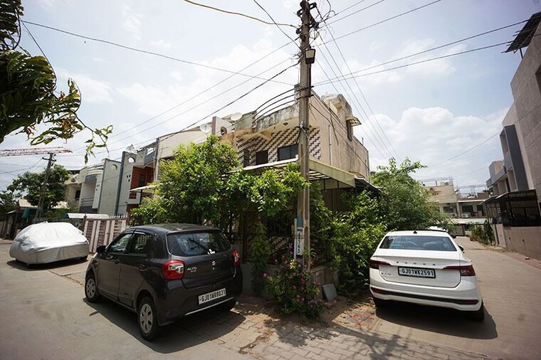  Parking, south bopal 3 Bedroom 158 Sq.Yd. Villa In South Bopal Ahmedabad 10511994