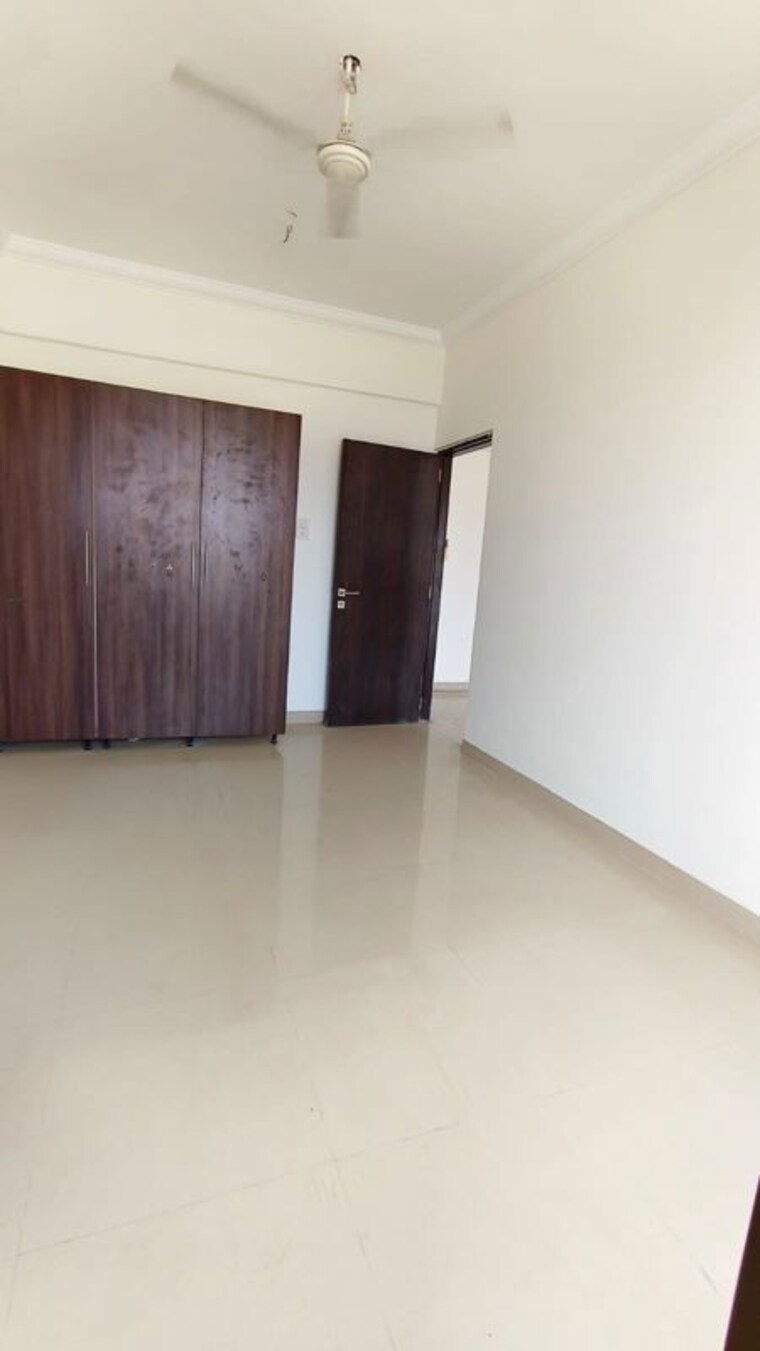 Room, satellite-tower 3 Bedroom 1422 Sq.Ft. Apartment In Goregaon East Mumbai 10511995
