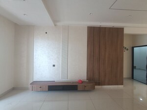 Room in 3 BHK Apartment at Candeur Crescent, Serilingampally – for Rent