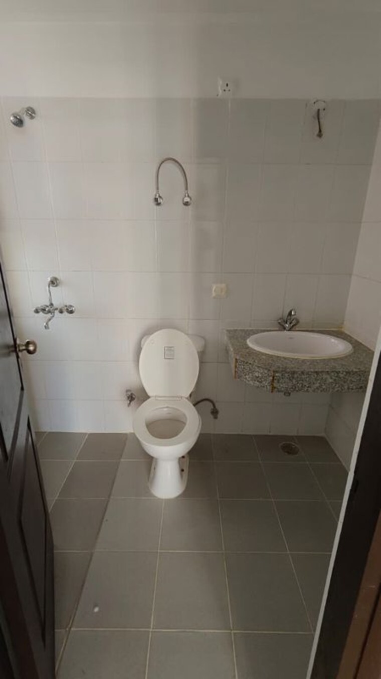Bathroom, klj-greens 3.5 Bedroom 1750 Sq.Ft. Builder Floor In Sector 77 Faridabad 10511912