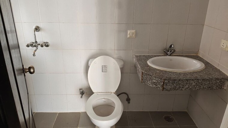 Bathroom, klj-greens 3.5 Bedroom 1750 Sq.Ft. Builder Floor In Sector 77 Faridabad 10511912