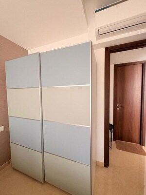 Room in 2 BHK Apartment at Hiranandani Highland, Powai – for Rent