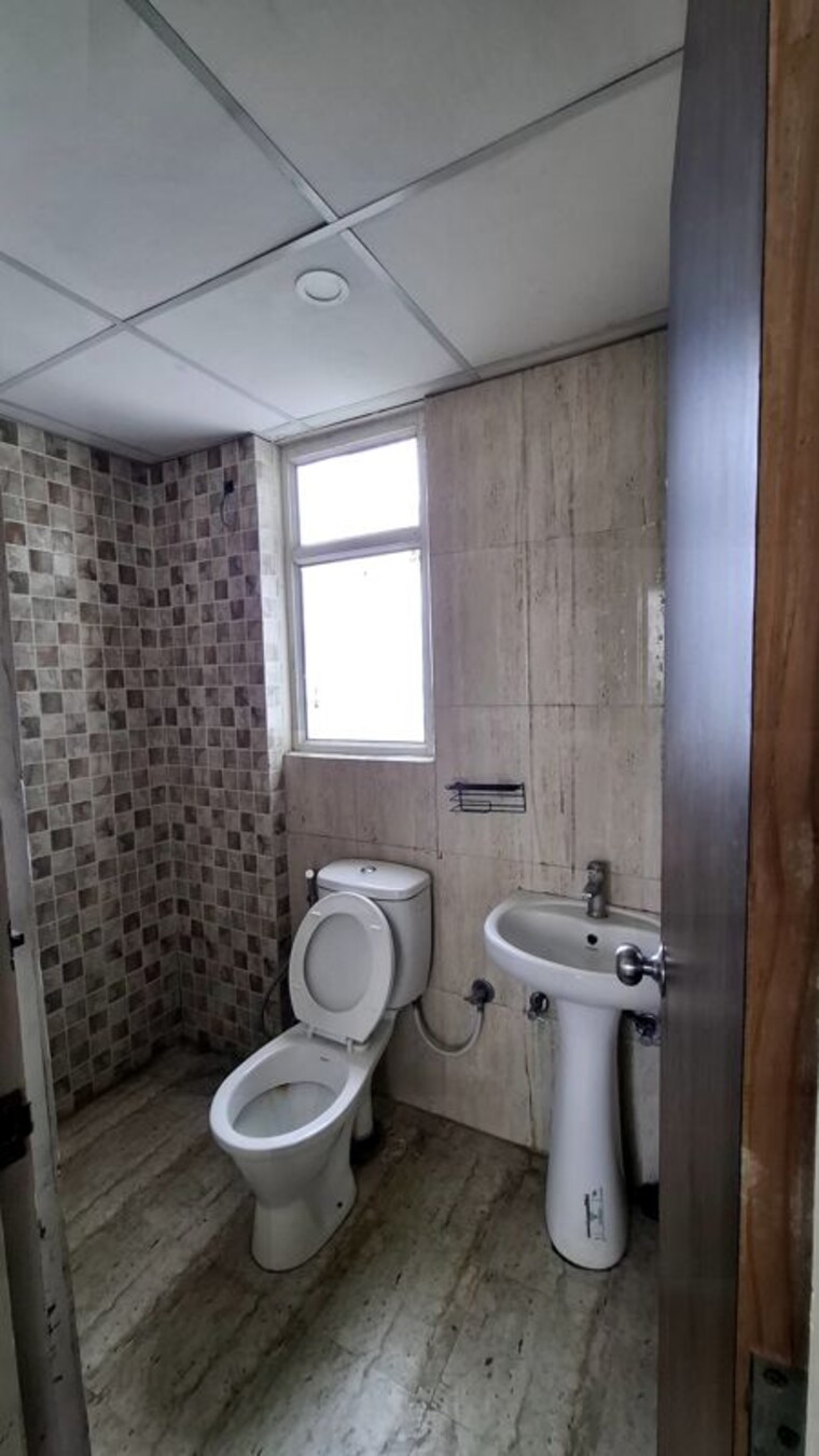 Bathroom, mahagun-mantra-ii 2 Bedroom 850 Sq.Ft. Apartment In Sector 10 Greater Noida Greater Noida 10512068